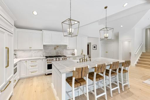 Expansive countertops, extensive storage, under cabinet lighting