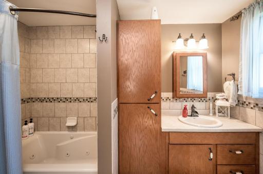 121 Westwood Lane, Blue Earth, MN 56013