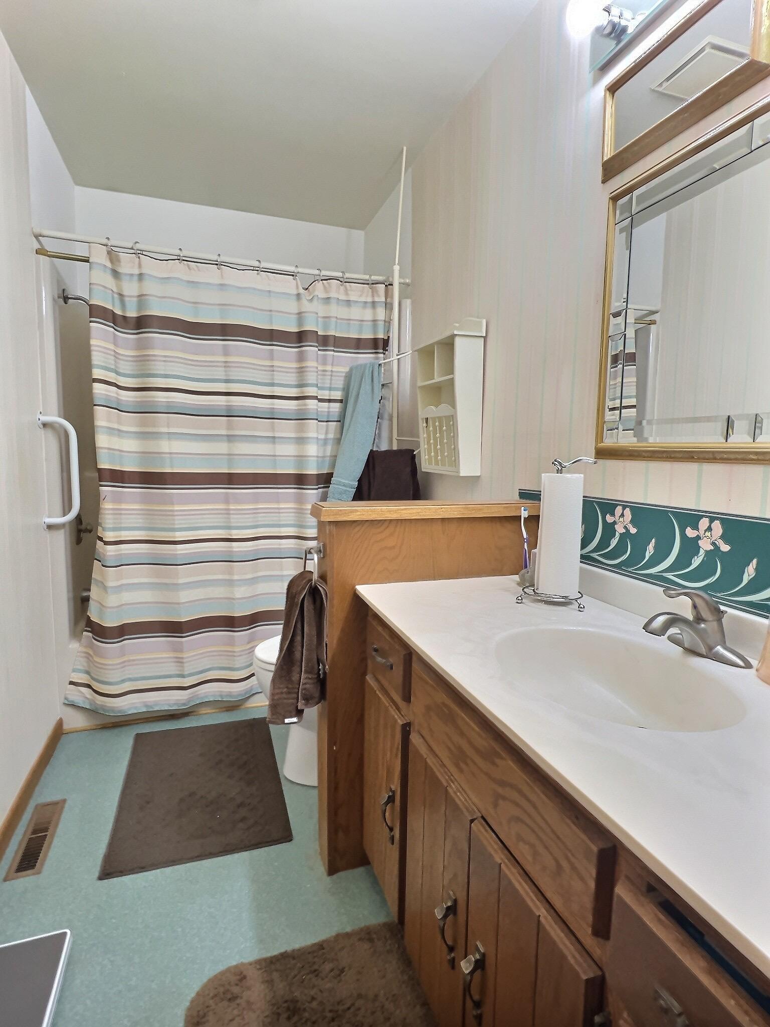Upstairs full bath