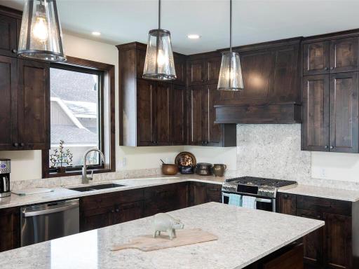 1711 Shoreline Boulevard, Shakopee, MN 55379