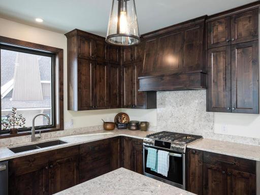 1711 Shoreline Blvd Shakopee MN 55379 USA-017-033-012-MLS_Size.jpg