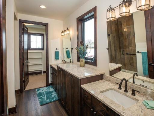 1711 Shoreline Boulevard, Shakopee, MN 55379