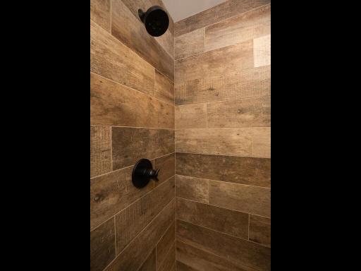 1711 Shoreline Blvd Shakopee MN 55379 USA-027-018-021-MLS_Size.jpg