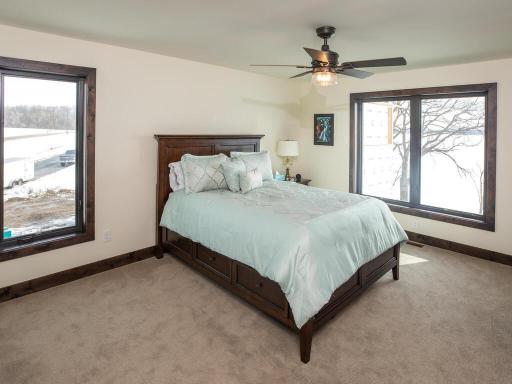 1711 Shoreline Boulevard, Shakopee, MN 55379