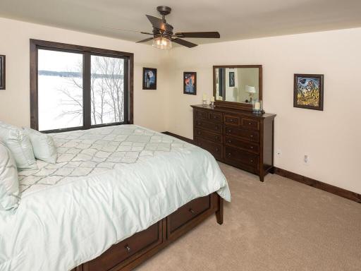 1711 Shoreline Boulevard, Shakopee, MN 55379