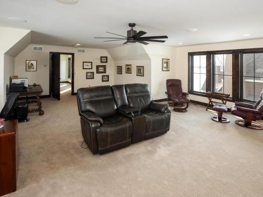 1711 Shoreline Boulevard, Shakopee, MN 55379