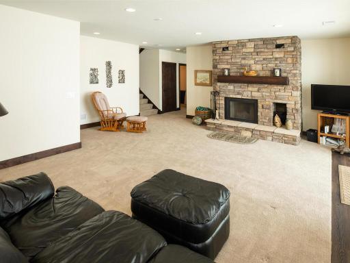 1711 Shoreline Boulevard, Shakopee, MN 55379