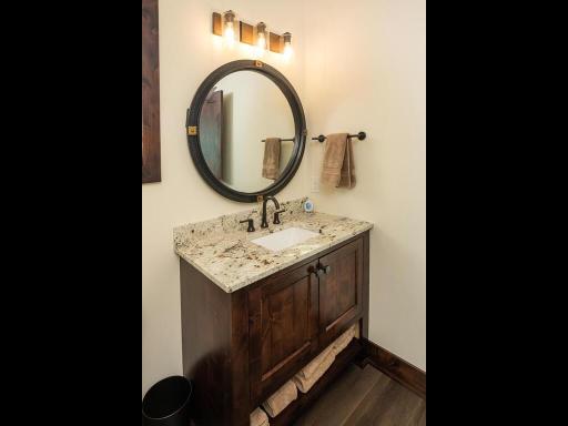 1711 Shoreline Boulevard, Shakopee, MN 55379