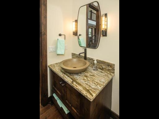 1711 Shoreline Boulevard, Shakopee, MN 55379