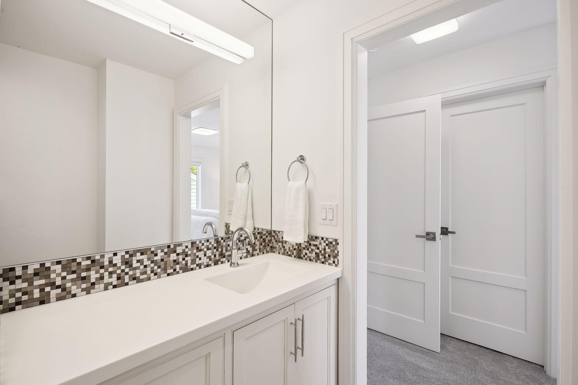 Jack/Jill bath for bedroom 2 & 3