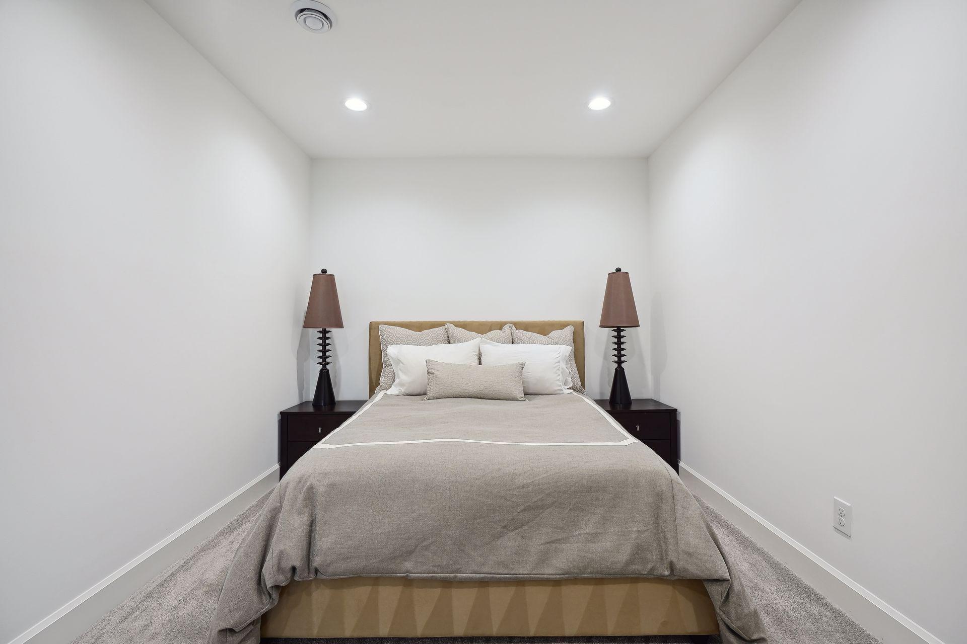 Exercise room/5th bedroom (non-conforming)