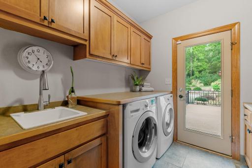 Abundance of cabinetry w/ ample countertop space and drop-in sink