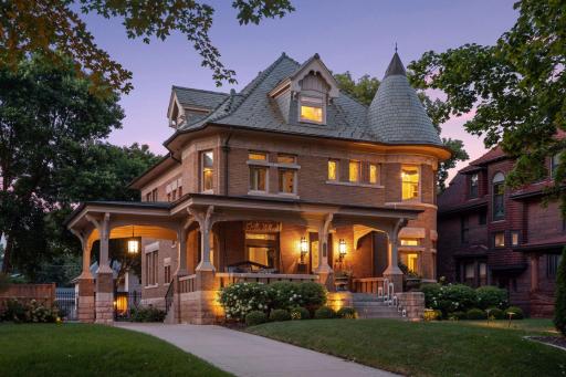 1009 Summit Avenue, Saint Paul, MN 55105