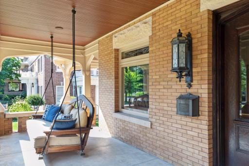 1009 Summit Avenue, Saint Paul, MN 55105