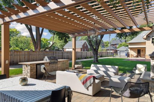 1009 Summit Avenue, Saint Paul, MN 55105