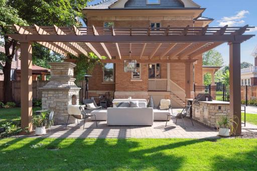 1009 Summit Avenue, Saint Paul, MN 55105