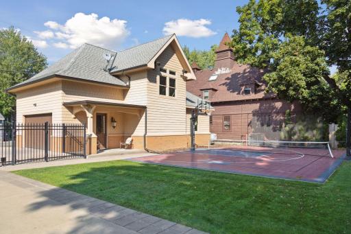 1009 Summit Avenue, Saint Paul, MN 55105