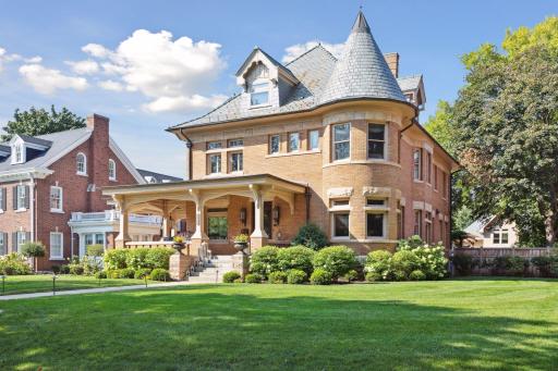 1009 Summit Avenue, Saint Paul, MN 55105