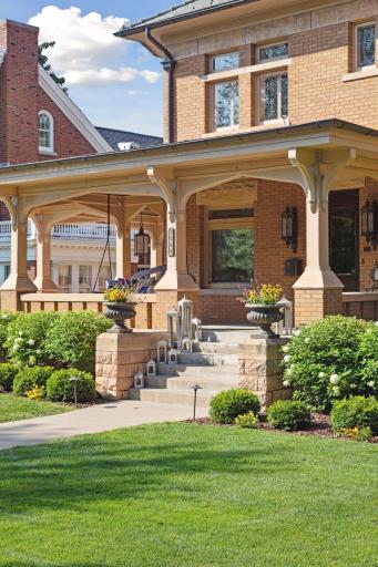 1009 Summit Avenue, Saint Paul, MN 55105