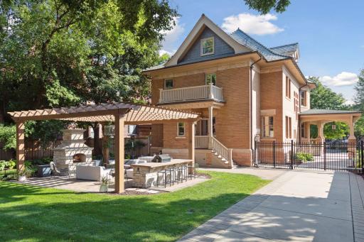 1009 Summit Avenue, Saint Paul, MN 55105