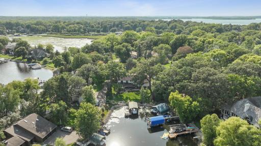 An outdoor enthusiast's paradise, where you can immerse yourself in the natural beauty of the lake while also relishing in the lively atmosphere of the surrounding community.