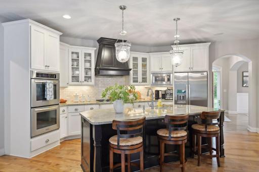 517 Big Woods Boulevard, Chanhassen, MN 55317