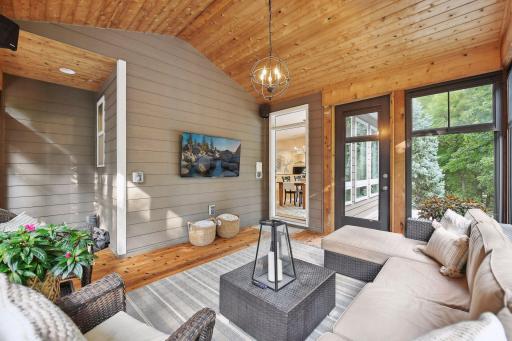 517 Big Woods Boulevard, Chanhassen, MN 55317