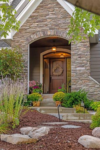 517 Big Woods Boulevard, Chanhassen, MN 55317