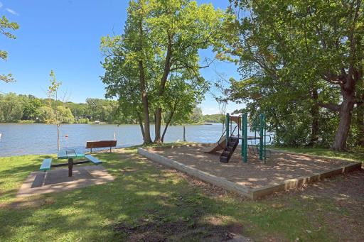 517 Big Woods Boulevard, Chanhassen, MN 55317