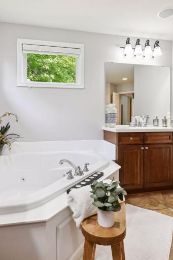 7100 Gunflint Trail, Chanhassen, MN 55317