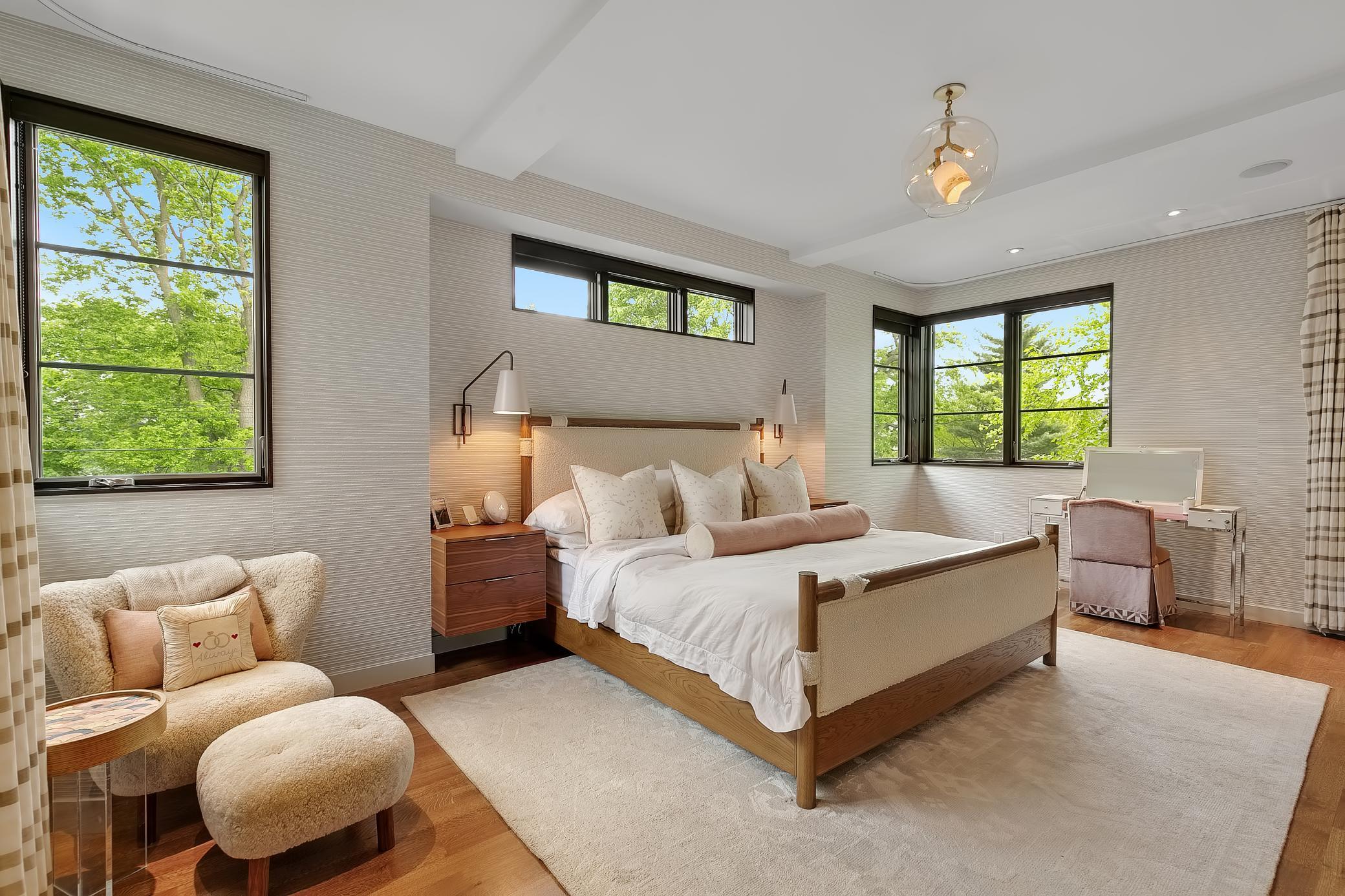 Primary Suite // Upper-Level