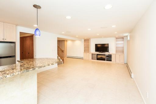 LL large family room.jpg