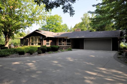 2115 Merrihills Drive SW, Rochester, MN 55902