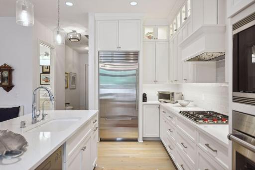 935 Lake Street E, 208, Wayzata, MN 55391