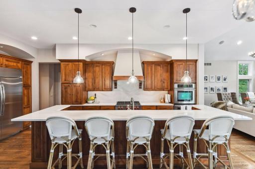 5940 Lake Linden Court, Excelsior, MN 55331