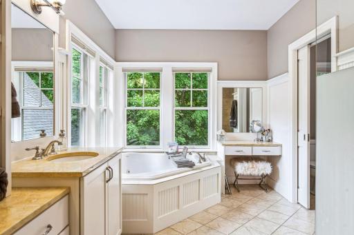 5940 Lake Linden Court, Excelsior, MN 55331