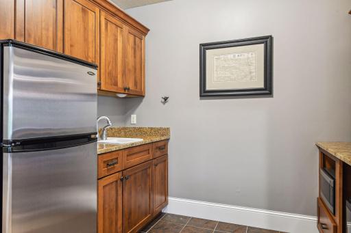 5940 Lake Linden Court, Excelsior, MN 55331