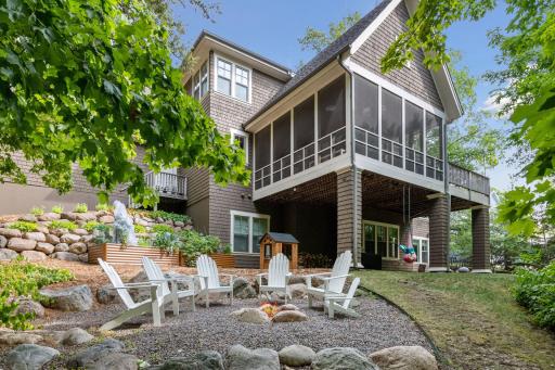 5940 Lake Linden Court, Excelsior, MN 55331