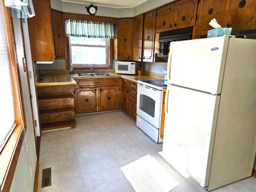 Photo for 623 E Johnson Avenue, Warren, MN 56762 - Listing #6429633 623 E Johnson Avenue, Warren, MN 56762