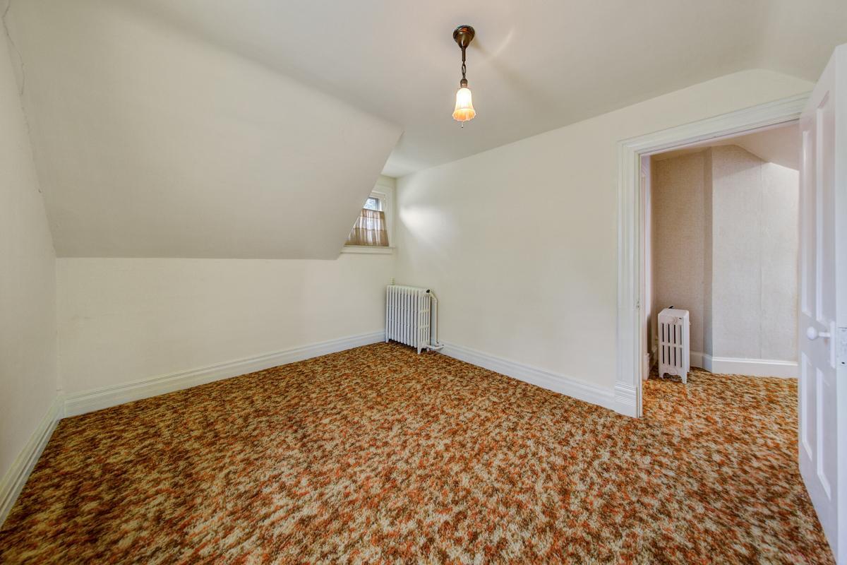 33 Bedroom 2.jpg