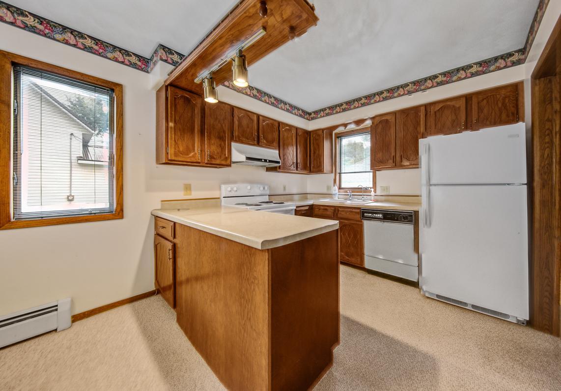 26 Kitchen.jpg