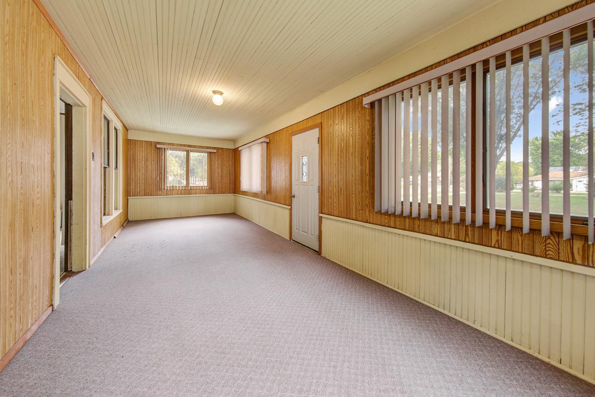 11 Entry_porch.jpg