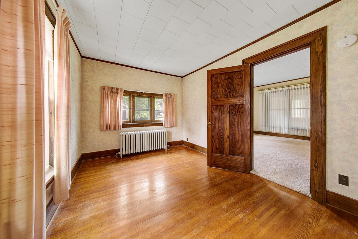 18 Main bedroom.jpg
