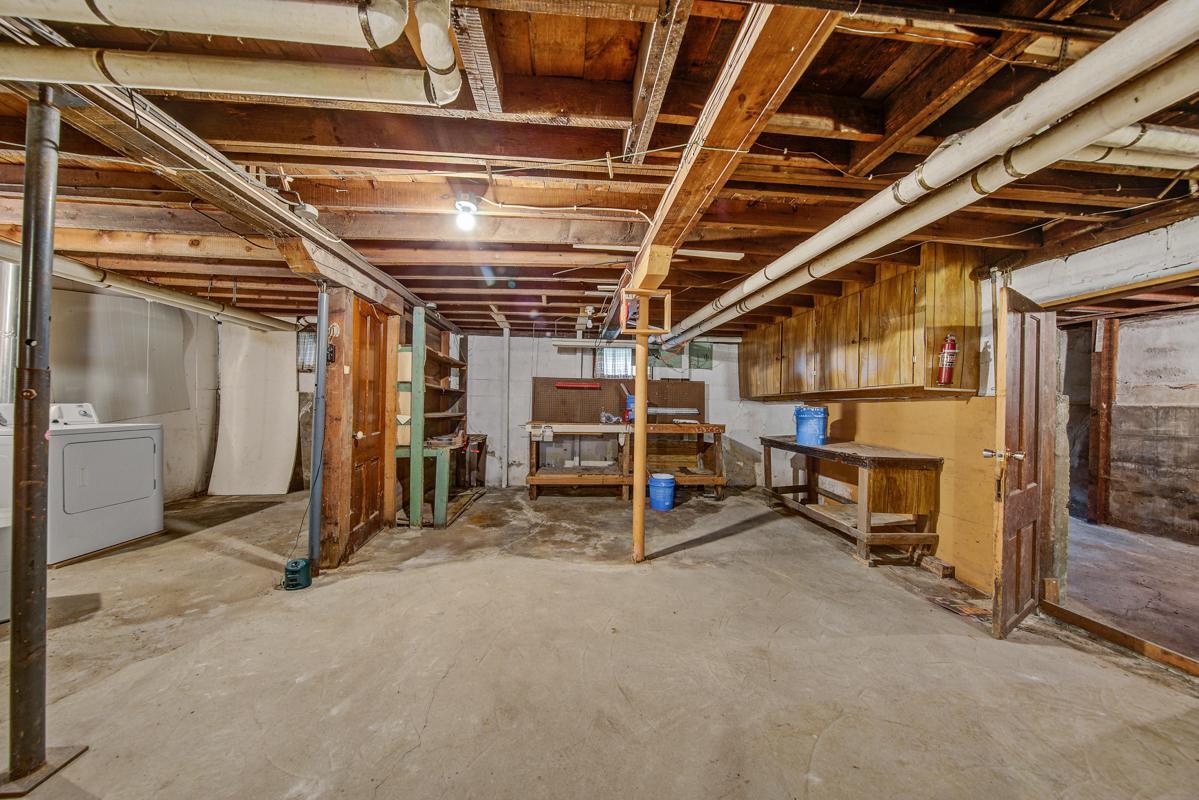 38 Storage_workshop_basement.jpg