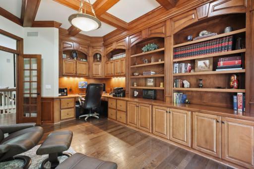 9690 Towering Oaks Curve, Prior Lake, MN 55372