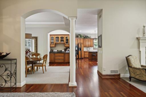 9690 Towering Oaks Curve, Prior Lake, MN 55372