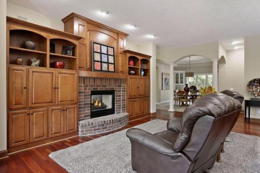 9690 Towering Oaks Curve, Prior Lake, MN 55372