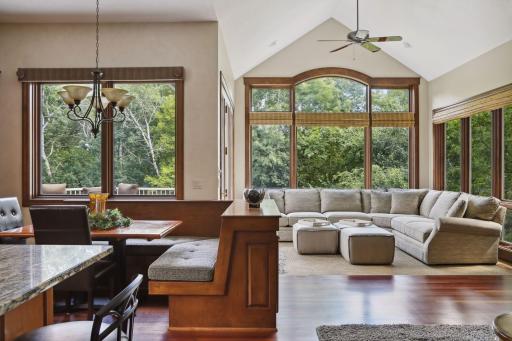 9690 Towering Oaks Curve, Prior Lake, MN 55372