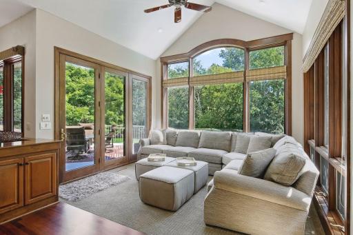 9690 Towering Oaks Curve, Prior Lake, MN 55372