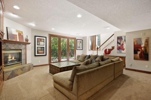 9690 Towering Oaks Curve, Prior Lake, MN 55372